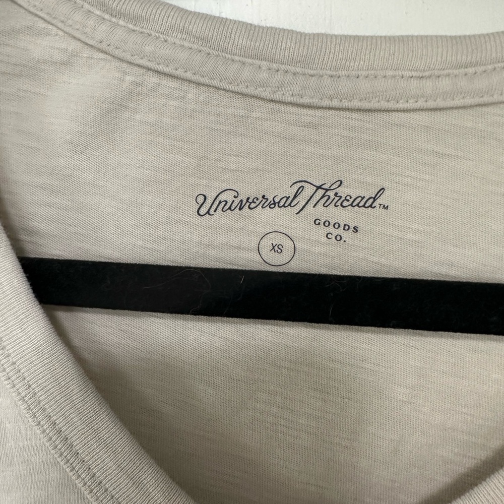 3 v-neck tops - Picture 6 of 7
